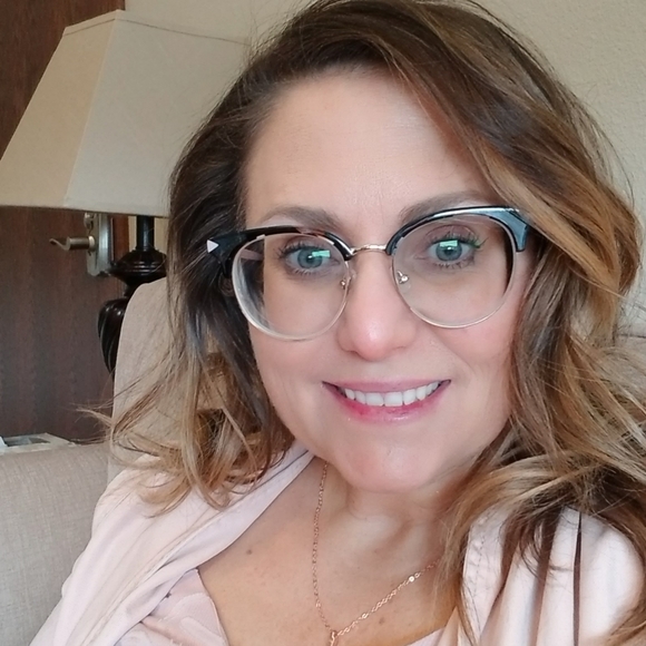 Meet your Posher, Sherry - Picture 4 of 4